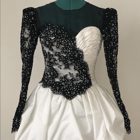 VICTORIAN BLACK AND WHITE MIDI VINTAGE PEPLUM CRYSTAL WEDDING DRESS - Picture 6 of 9